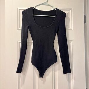 Abercrombie AF black long sleeve scoop neck rib knit bodysuit in size XS